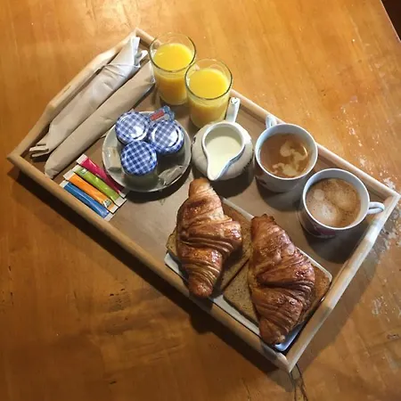 La De L'auxineill Bed & Breakfast *