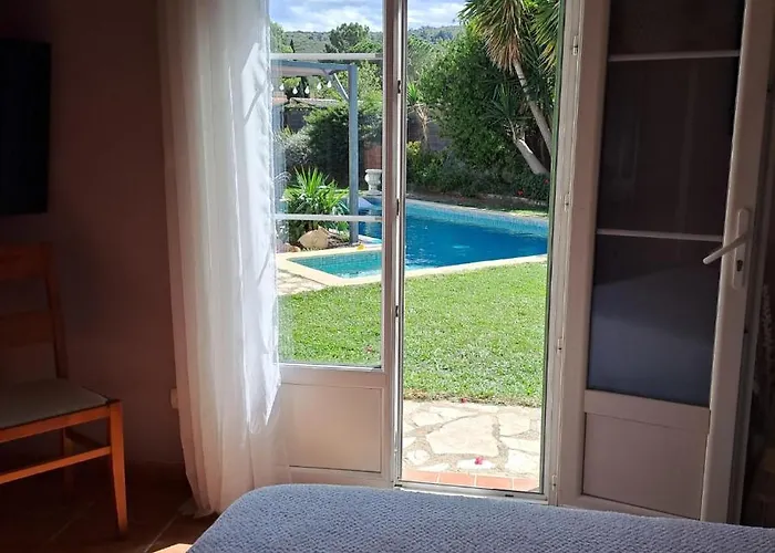 La De L'auxineill Castelnou